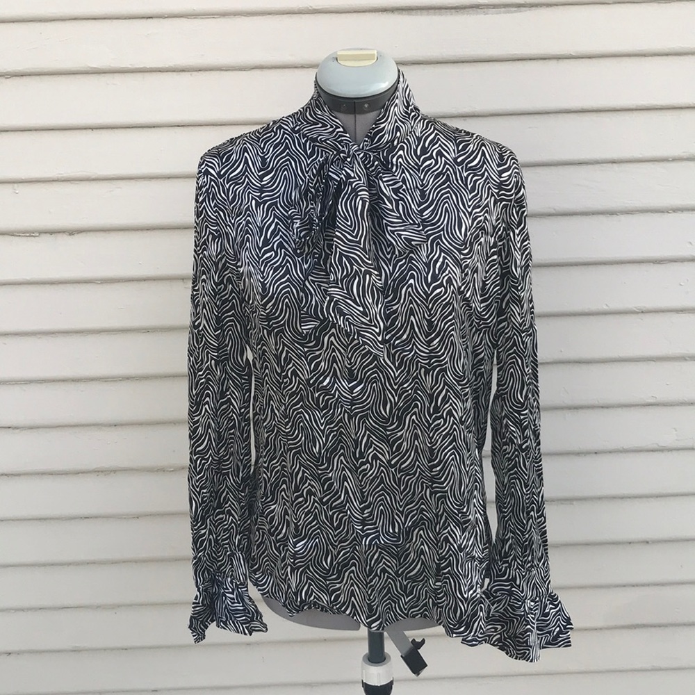 St. John ruffle sleeve silk neck tie top sz 10